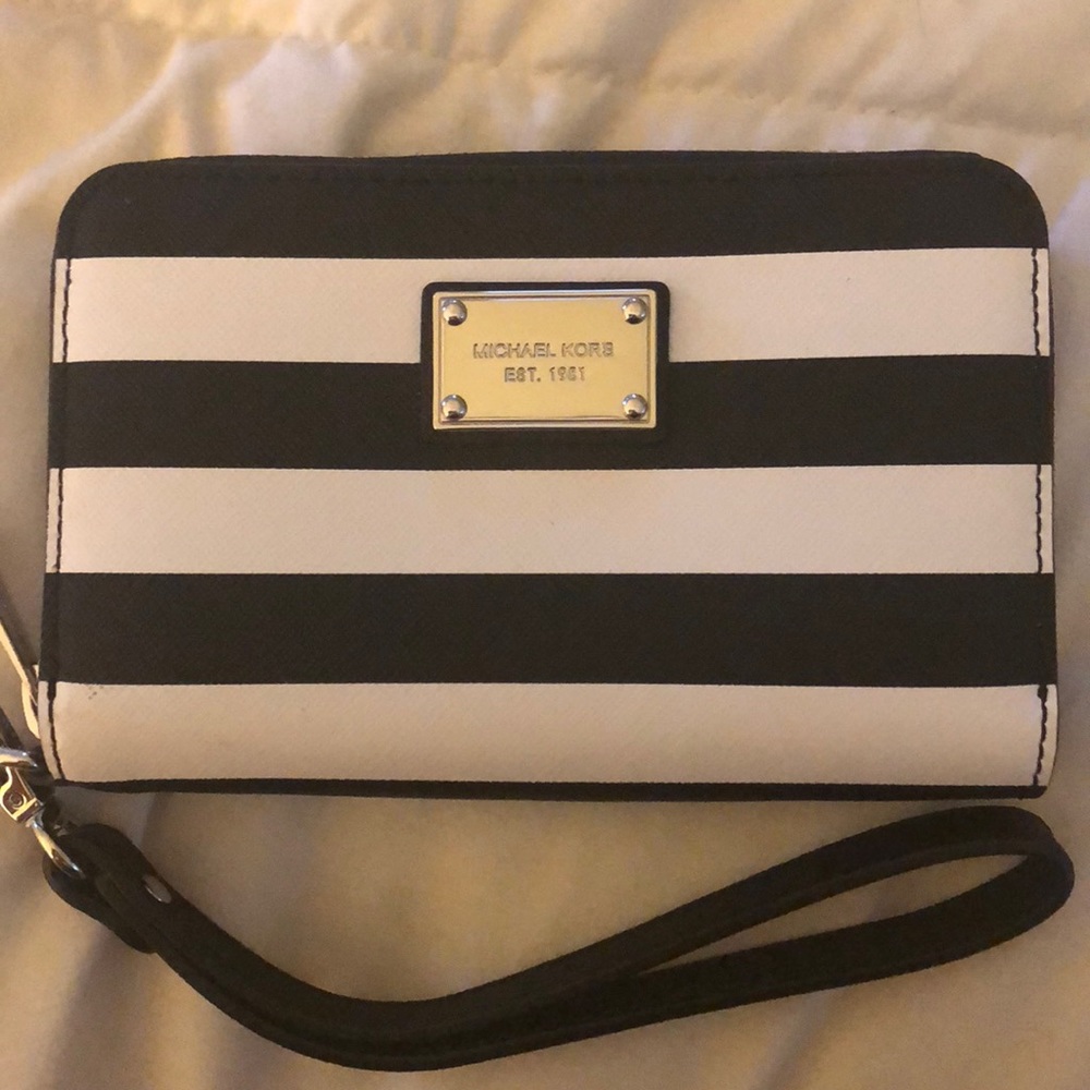 Never used MK wristlet in black & white. 🖤
